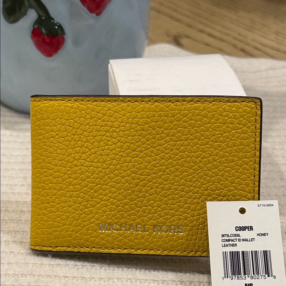 MICHAEL KORS MENS
Cooper Pebbled Leather Wallet - Picture 12 of 16